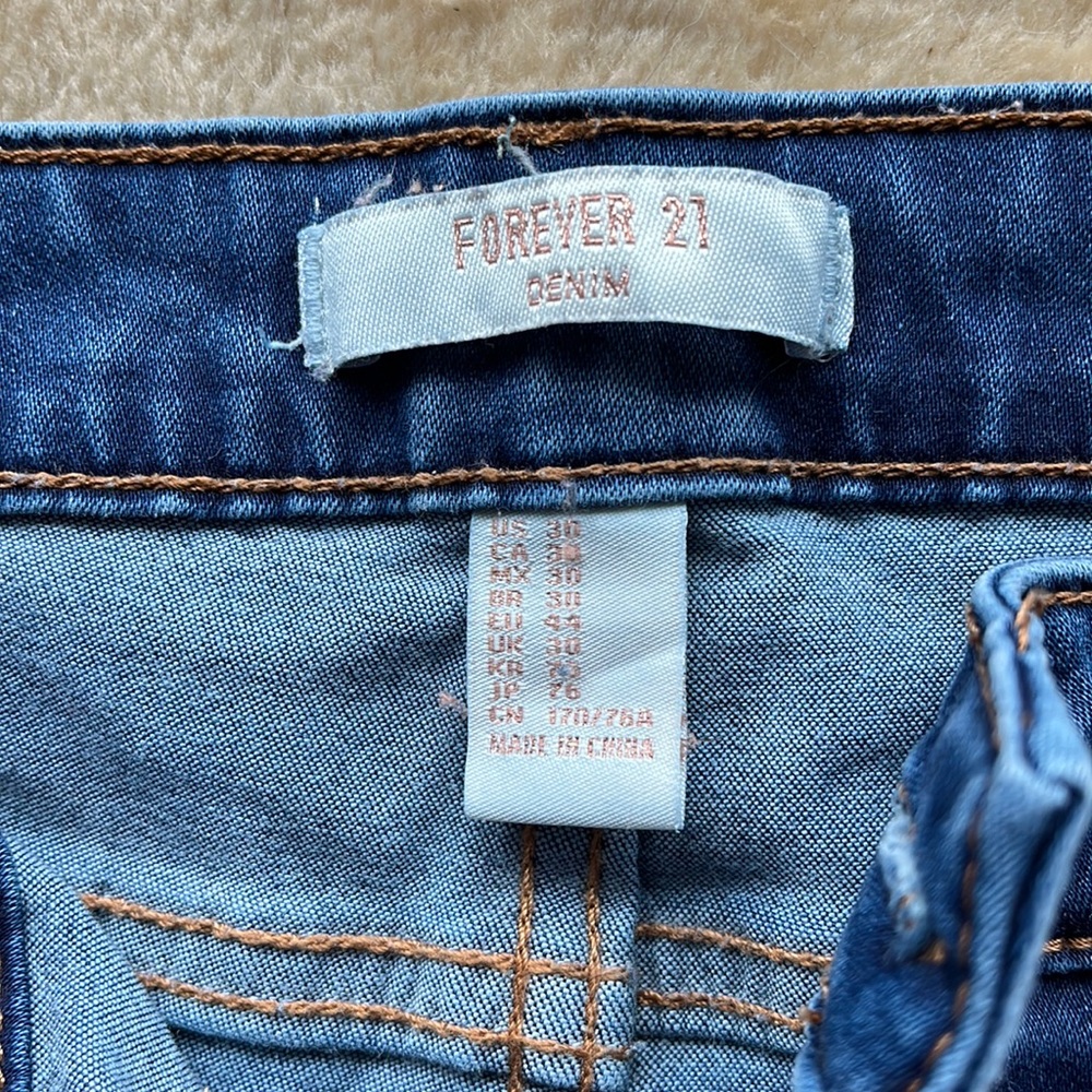 F21 high waist skinny **missing button*